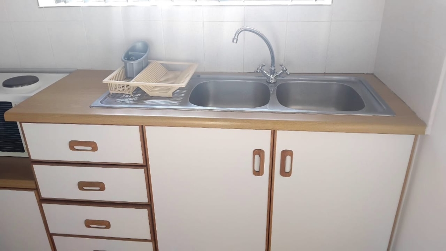 To Let 1 Bedroom Property for Rent in Myburgh Park Western Cape